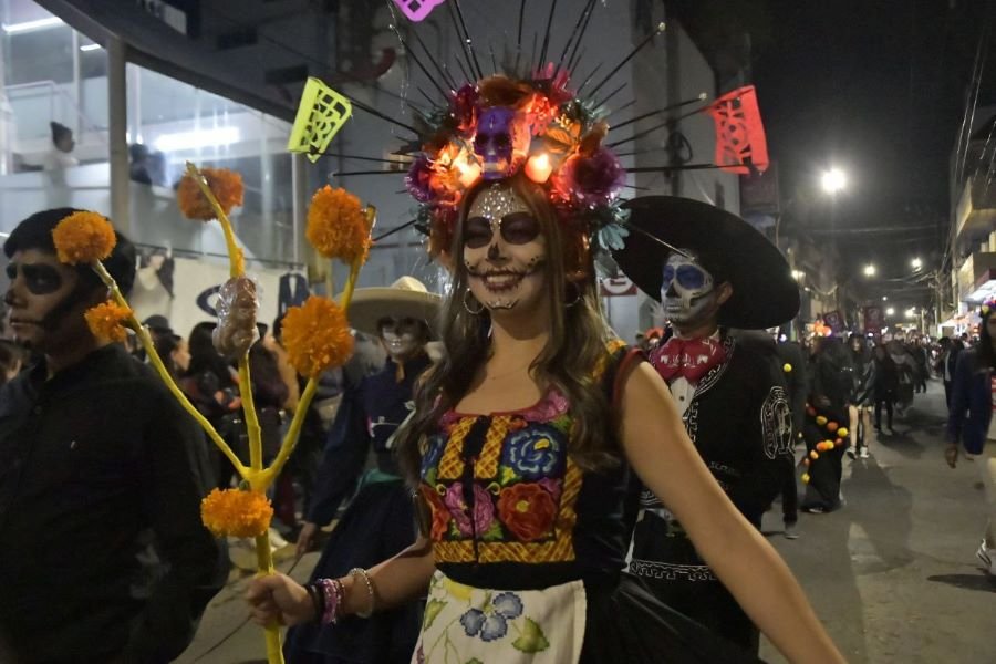 Alrededor 30 Mil Personas Fueron Partícipes del Desfile de Catrinas y Catrines en Tulancingo