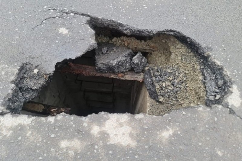 Alarma por Posible Hundimiento en el Rio de las Avenidas. Resulto un Pozo de Visita no Reportado