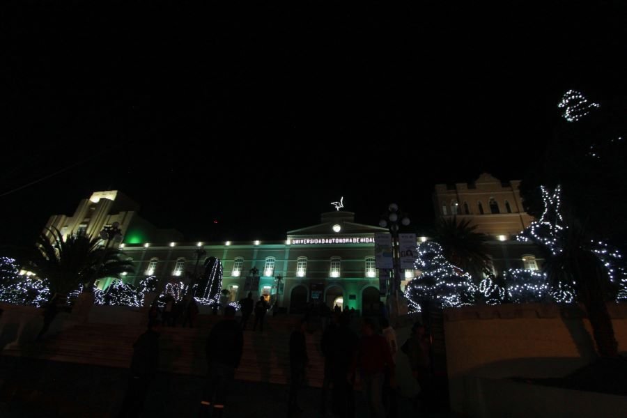 Arranca Temporada Navideña en UAEH con Tradicional Encendido de Luces