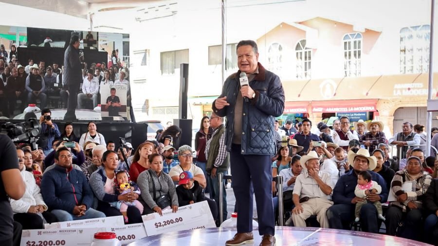 Menchaca Salazar Supervisa Obras en Tepetitlán y Nopala de Villagrán
