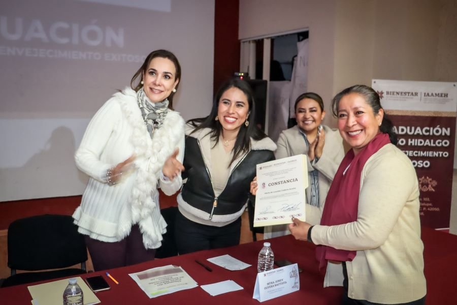 Personas Adultas Mayores se Gradúan del “Curso de Envejecimiento Exitoso”