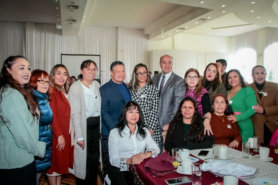 Reconoce Julio Menchaca Labor de Educadoras en Favor de la Niñez del Estado