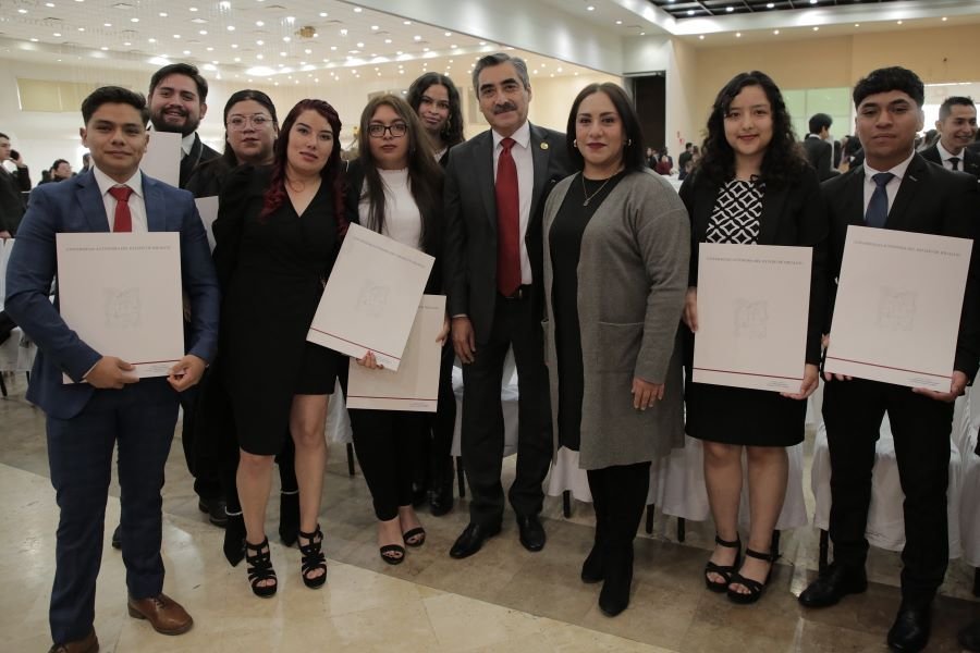 UAEH Entregó Título Profesional a 750 Egresados