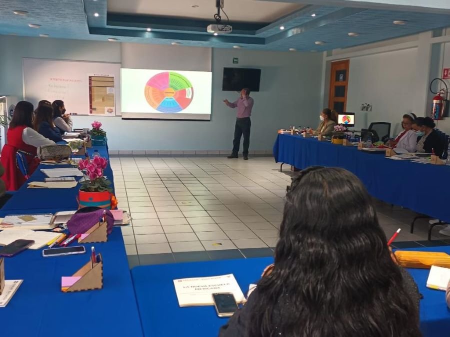 Elabora IHE Materiales de la NEM Dirigidos a Docentes del Estado