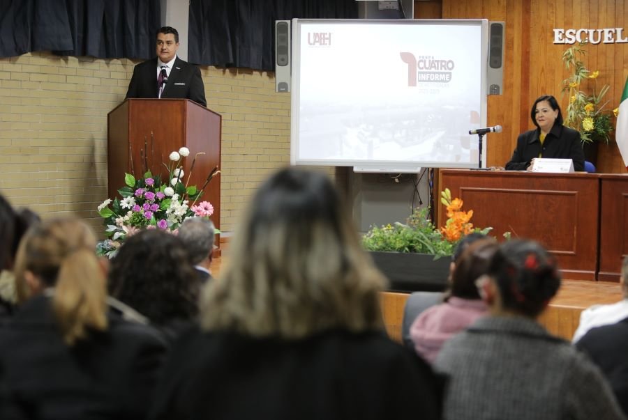 Estudiantes de Prepa 4 Enaltecen a la UAEH con sus Logros Académicos