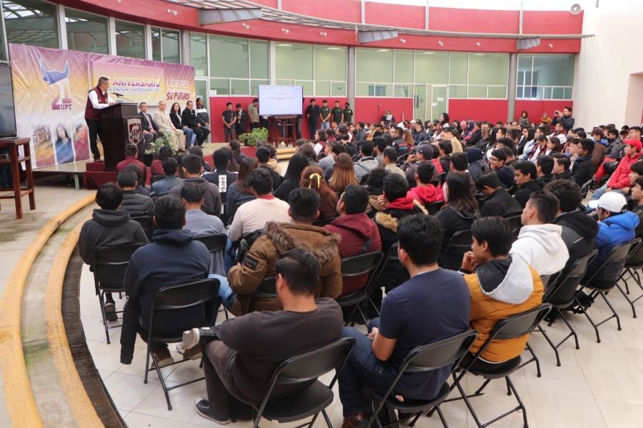 Rector de la UPT Reconoció Perseverancia de La Comunidad Educativa