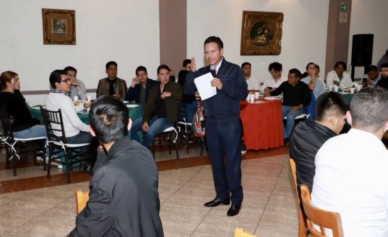 Jóvenes Expresan Preocupación por Falta de Oportunidades Laborales y Emprendimiento en Conversatorio