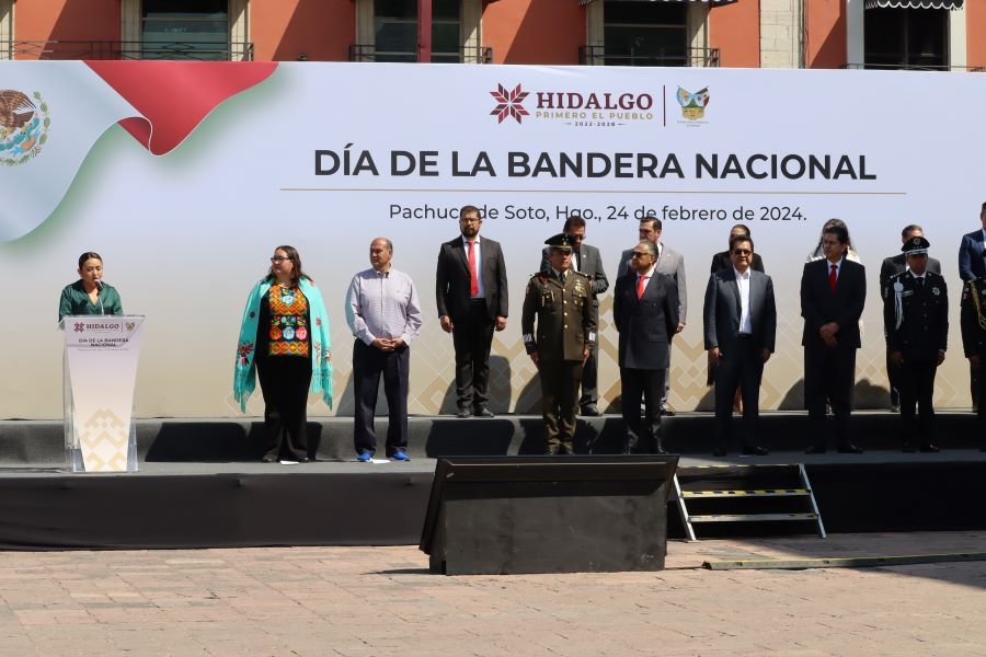 Conmemoran Día de la Bandera Nacional y Presidente de México Toma Protesta a Escoltas