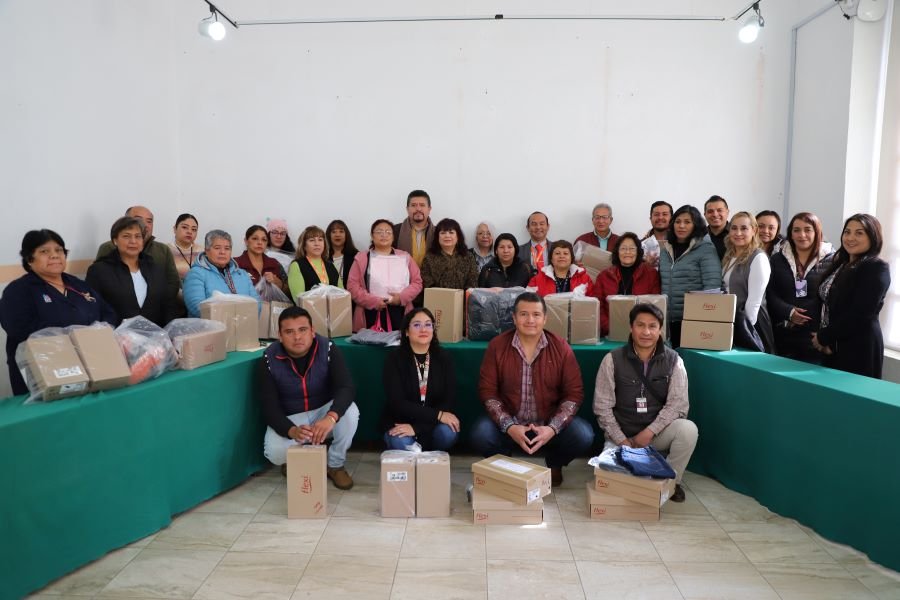 Entrega Edda Vite Uniformes y Calzado a Personal Sindicalizado del DIF Hidalgo