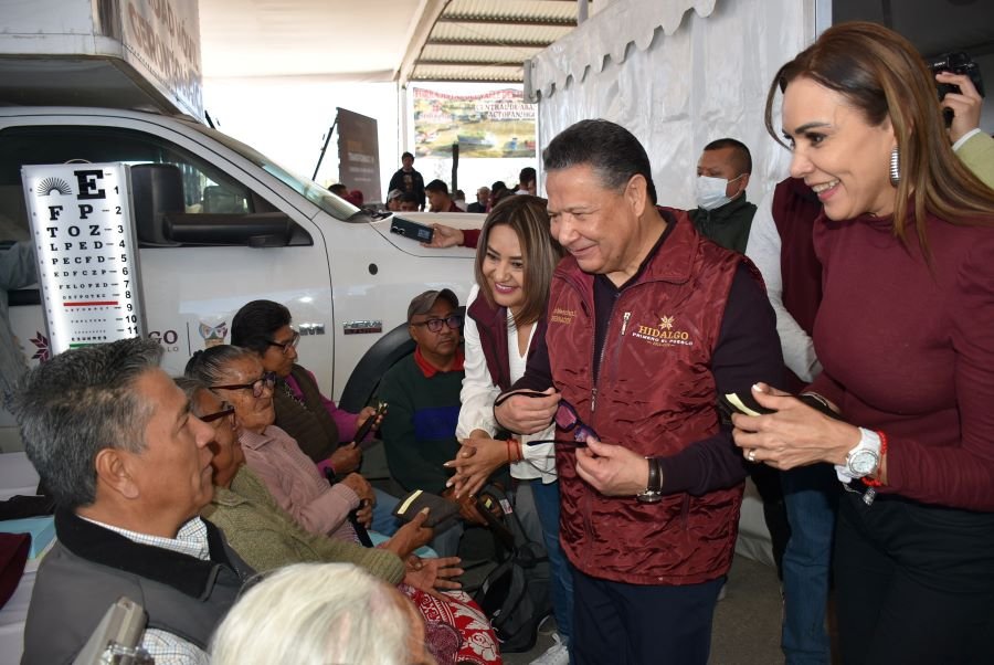Gobierno de Hidalgo Entrega Lentes a Través de las Unidades Móviles Gerontológicas