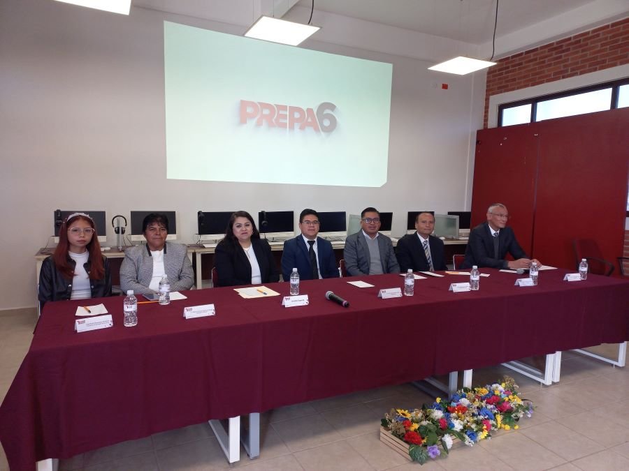 Tecnología, idiomas y emprendimiento, cimientos de la educación en Preparatoria 6