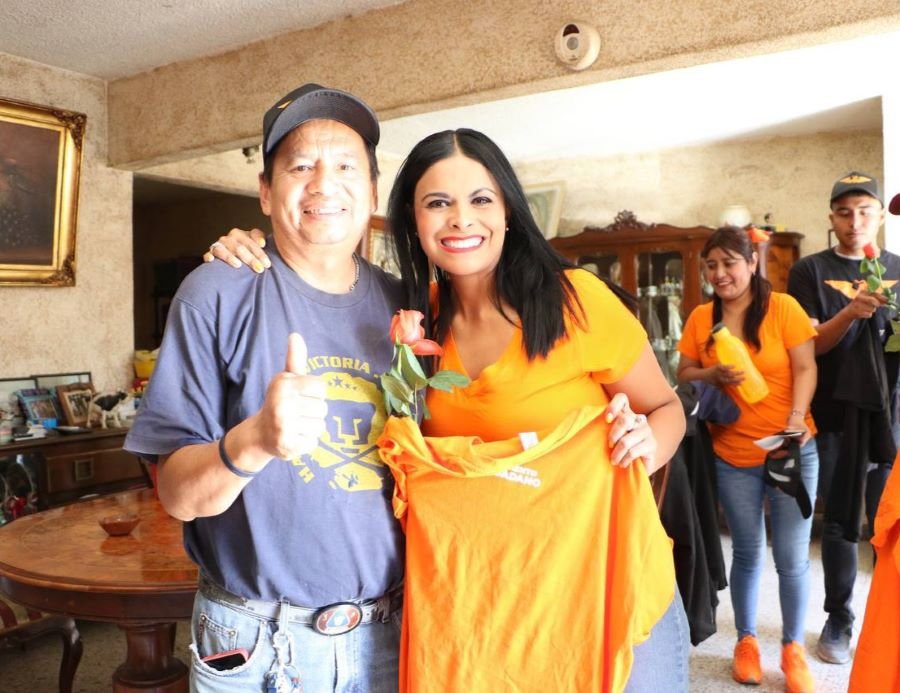 Adriana Flores Se Compromete  Apoyar Productores de Leche