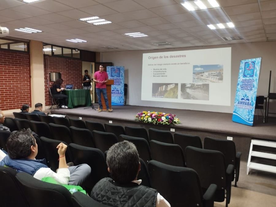 Ponencia Sobre Gestión de Riesgos en Balnearios Promueve la Protección Civil y la Seguridad Turística en Hidalgo