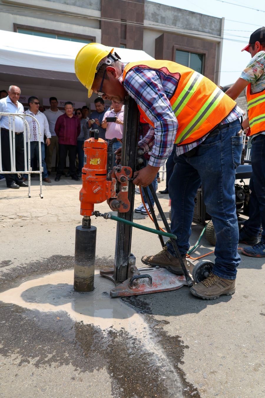 Autoridades estatales vigilan construcción de infraestructura educativa