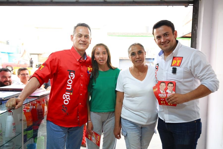 Comerciantes de Colonia Plutarco Elías Calles Expresan Sus Necesidades a Adolfo Pontigo