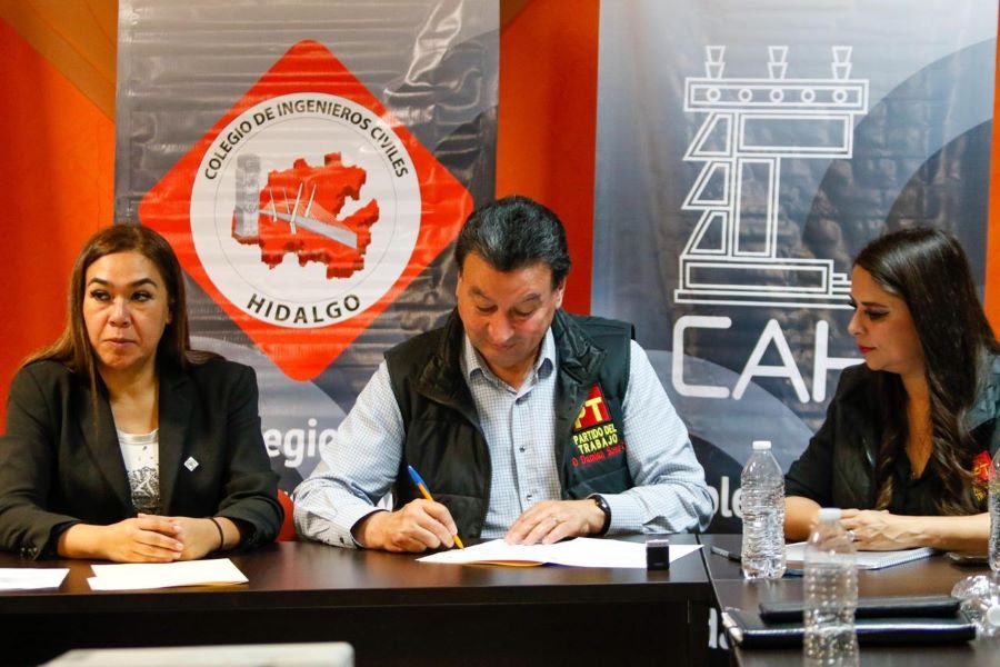 Damián Sosa firma carta compromiso con Colegios y Asociaciones de Profesionistas