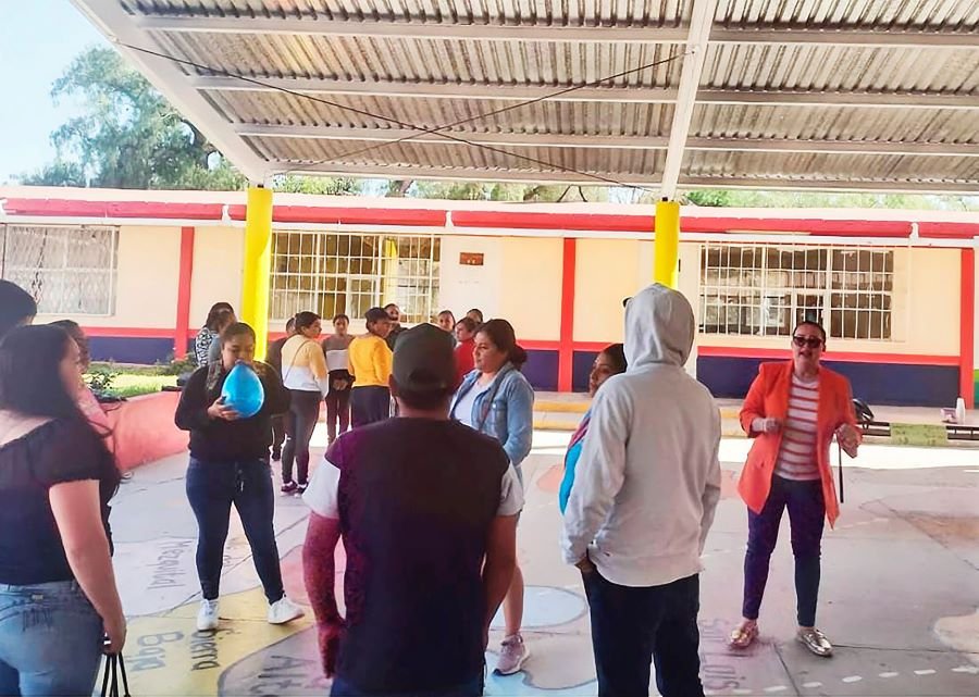 Dirige IHE plática sobre crianza positiva a padres de familia de primaria de Actopan