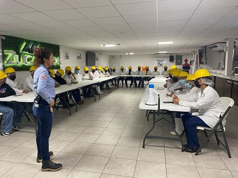 Estudiantes de UTHH visitaron el ingenio Zucarmex