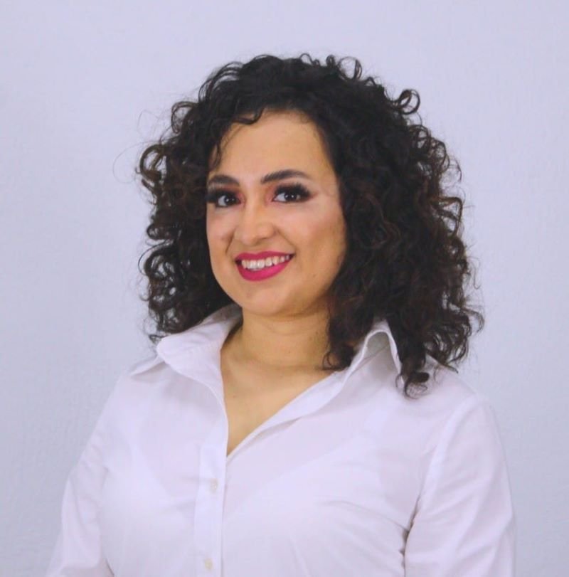 Experiencia y compromiso va con las mujeres: Laura Ramírez