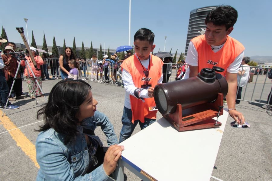 Fascina eclipse solar en la UAEH