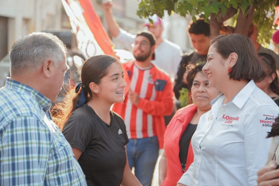 Lorenia Lira recorre colonias y se reúne con lideres