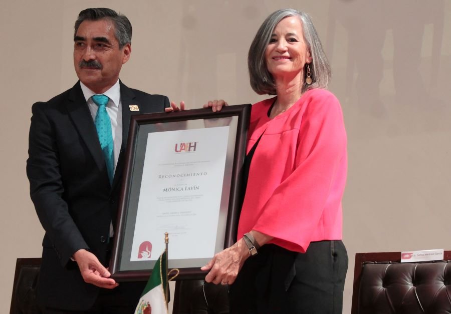 “Los escritores no somos nada sin la complicidad del lector”: Lavín