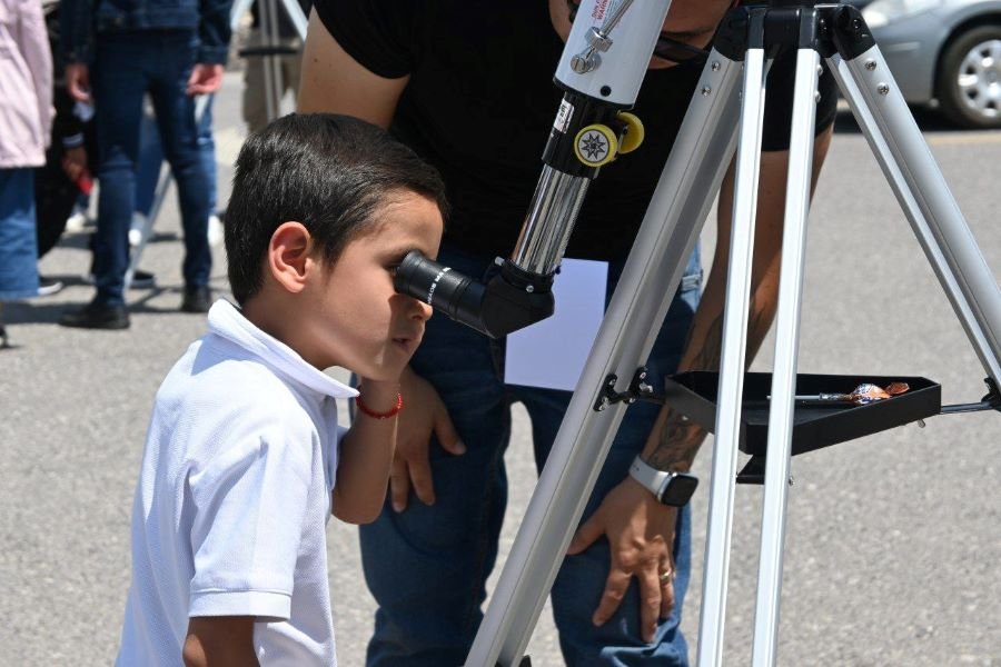 Más de 200 Personas se Dieron Cita en Citnova Para el Avistamiento del Eclipse Solar