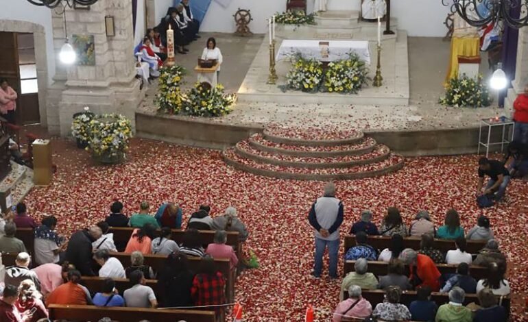 Mineral del Chico Despide Semana Santa con “lluvia de pétalos”