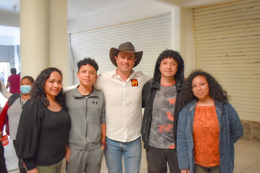 Padecen en Rojo Gómez Por Agua y Pavimentación: Alma de la Vega