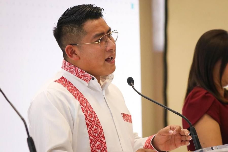 Yo Soy De Hechos, No de Palabras: Aaron Charréz Paloma