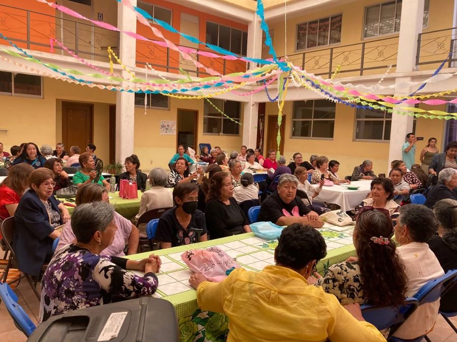 IAAMEH festeja Día de las Madres a Adultas mayores
