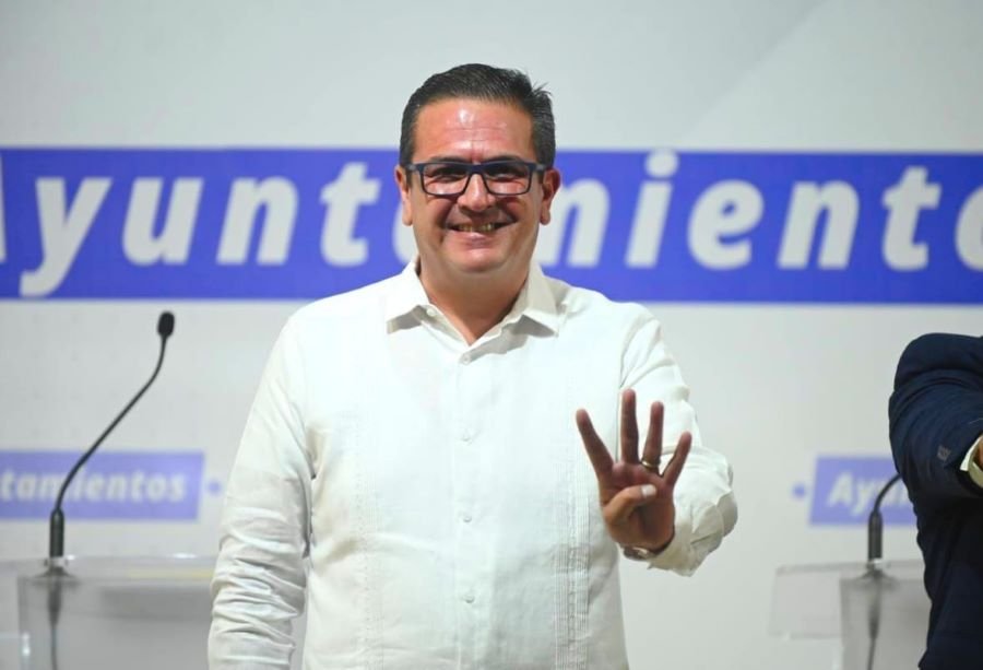 Agua, educación e infraestructura, propuestas contundentes de Francisco  Sinhué en el Debate