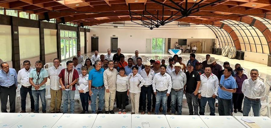 Asociación de Balnearios lleva a cabo reunión en compañía de SECTUR en Tecozautla