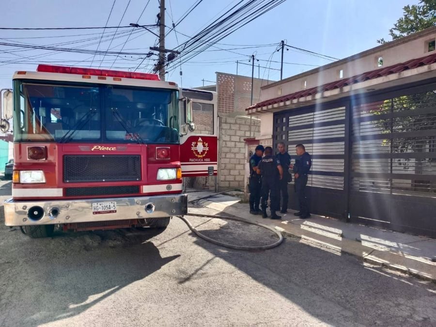 Bomberos sofocan incendio en vivienda