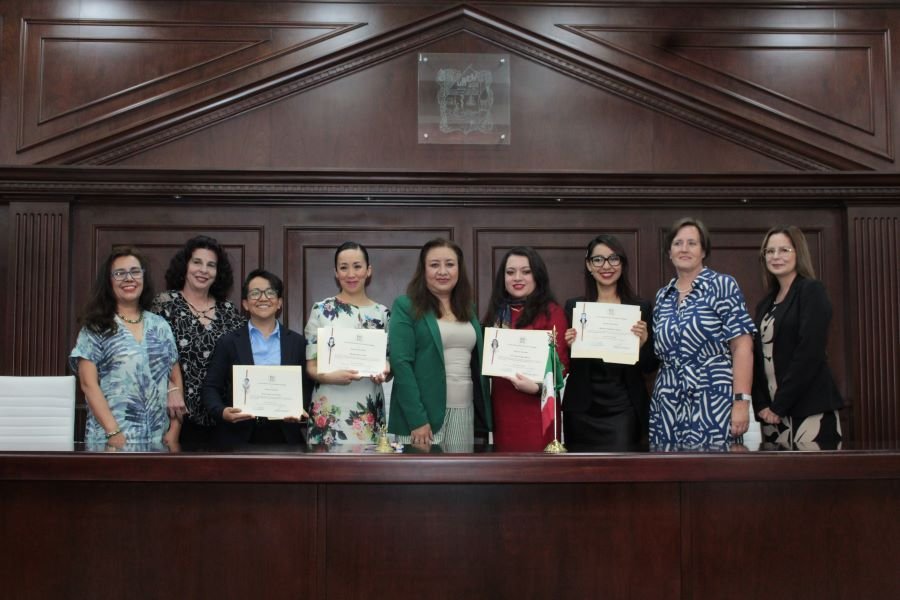 Egresadas destacadas de ICSHu reciben menciones honoríficas