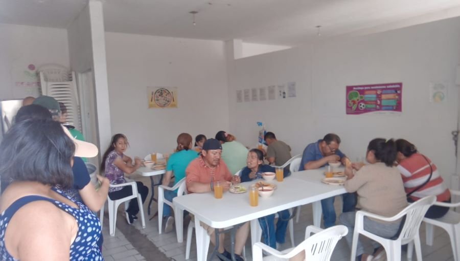 Entre 800 a mil raciones de comida se sirven semanalmente en comedores municipales.