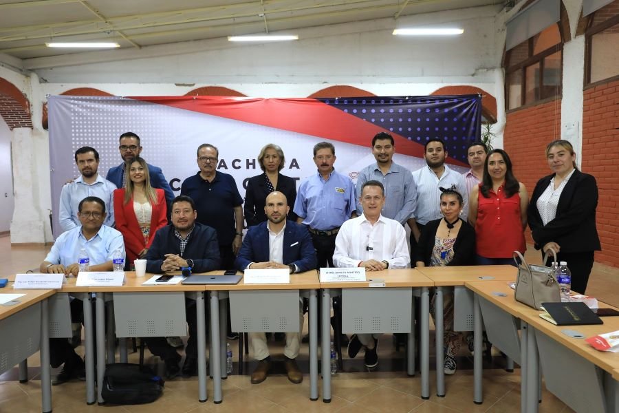 Implementará Adolfo Pontigo un marco legislativo que otorgue incentivos a empresas