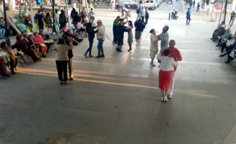 Jueves de Danzón se ha Convertido en Una Bella Tradición de Tulancingo.