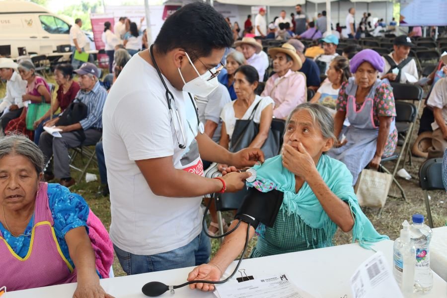 Llaman a personas mayores de 60 años a prevenir golpes de calor