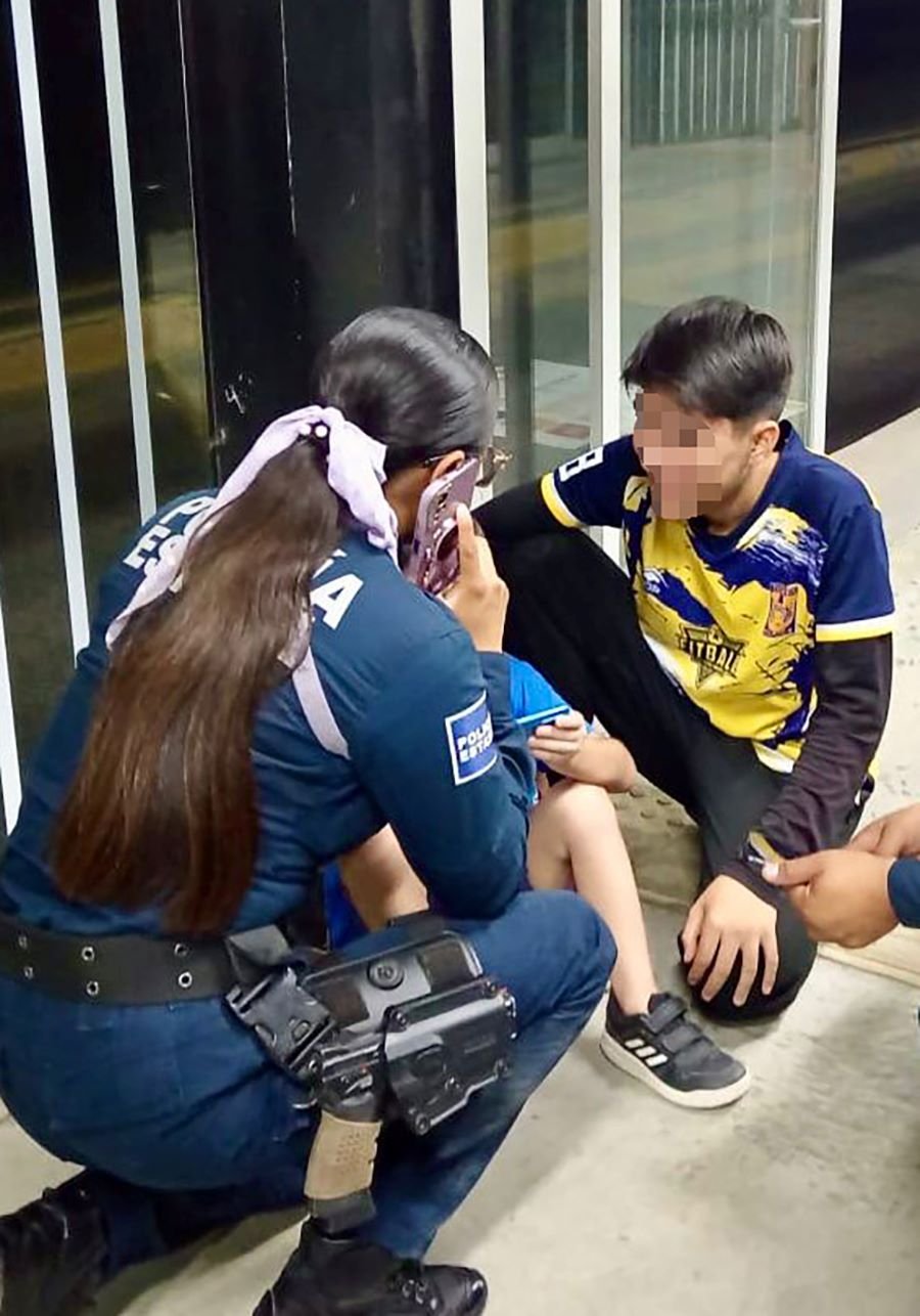 Policía Violeta Auxilia a Menor Con Autismo