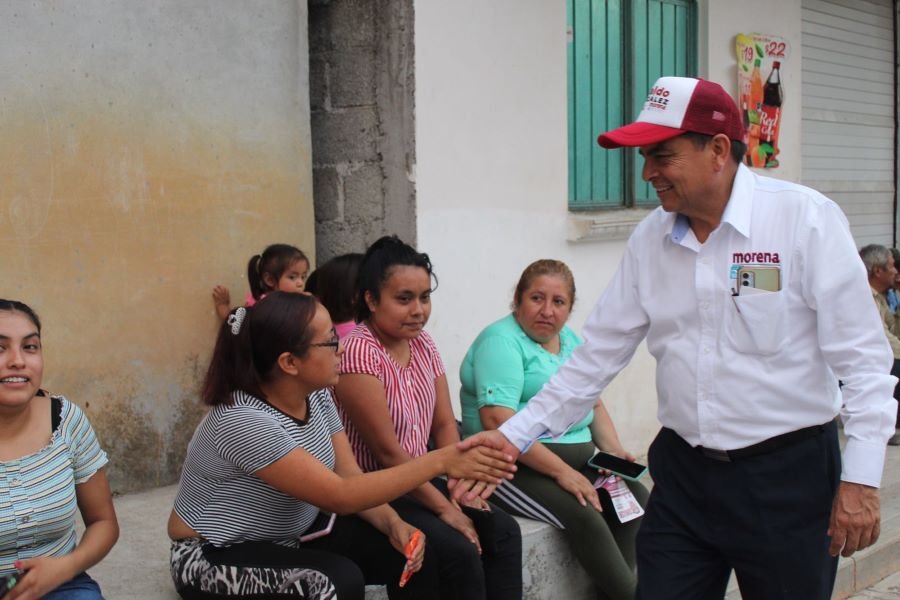 Presenta Ubaldo González estrategia para mejorar salud en San Bartolo Tutotepec
