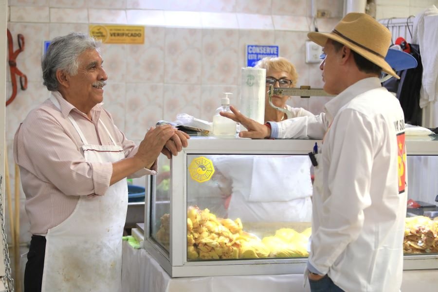 Reducir tiempos y trámites para emprendedores, compromiso de Adolfo Pontigo