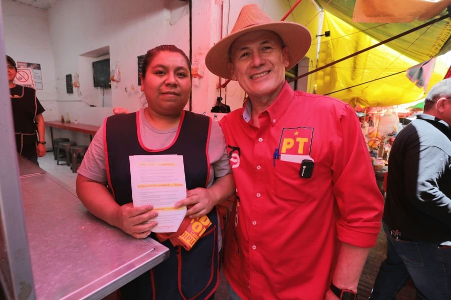 Reiteran locatarios del Mercado Primero de Mayo confianza en Adolfo Pontigo