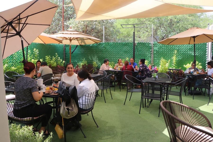 Restauranteros  Importante fluencia en el Día de la Madre