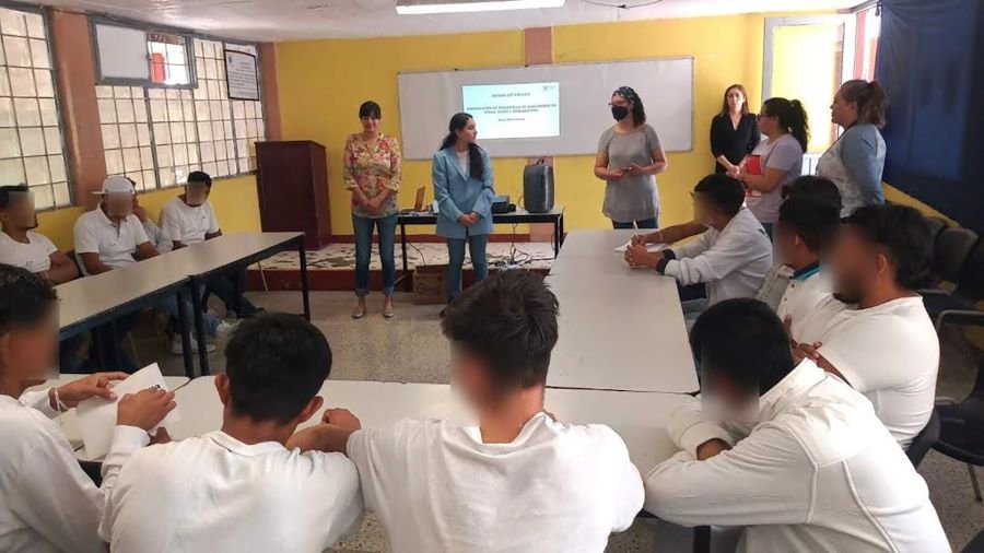 Impulsa SSPH reinserción social de adolescentes a través de pláticas y talleres creativos