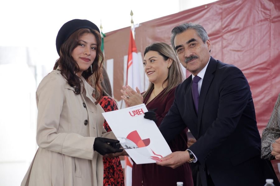 Entrega UAEH Certificados de Bachillerato a 308 Egresadas y Egresados