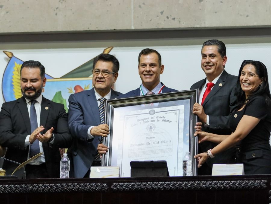 Otorgan Presea “Pedro María Anaya” 2024, a Armando Peñafiel