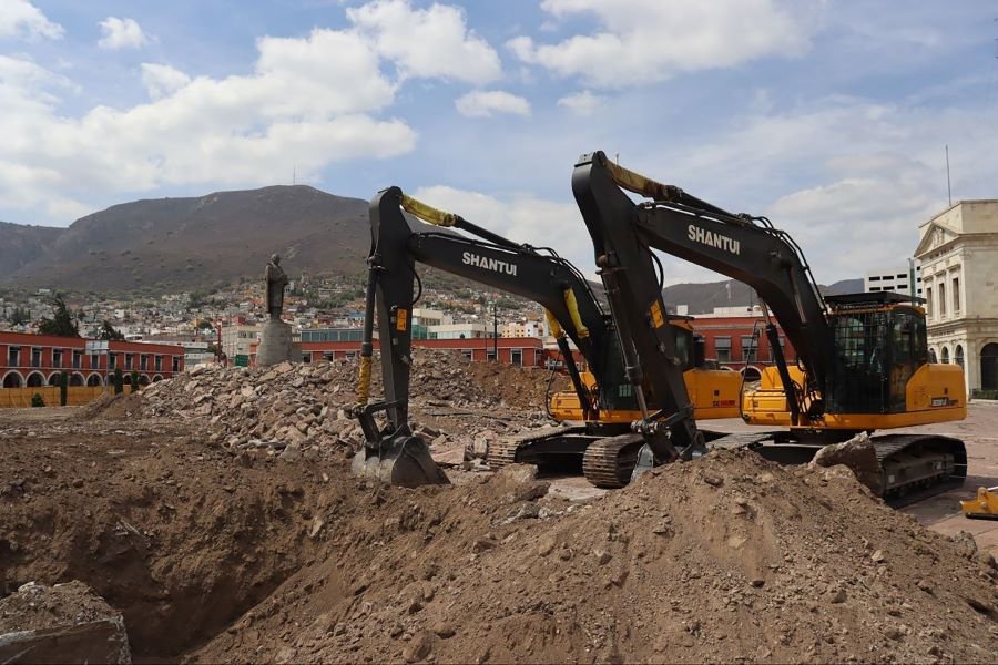Centro Estatal de Maquinaria de Desarrollo Apoya a SIPDUS en Obras Preparatorias de la Remodelación de Plaza Juárez