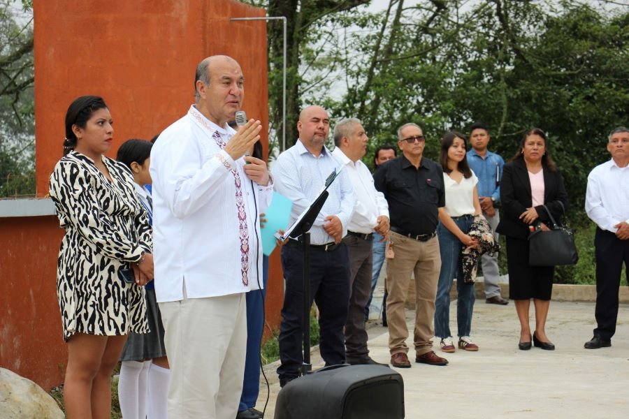Titular del IHE Visitó Diferentes Escuelas de Chapulhuacán