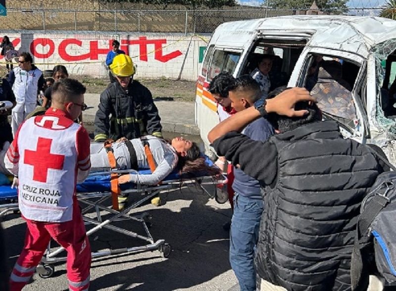 Jugaban Carreras Pipa de Gas y Combi Chocaron. Saldo un Muerto Varios Heridos